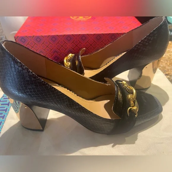 Tory Burch Jessa Snake Printed Leather Pumps - Picture 2 of 6